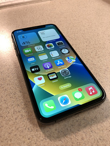 iPhone XS 64 ГБ (2 фото из 7)