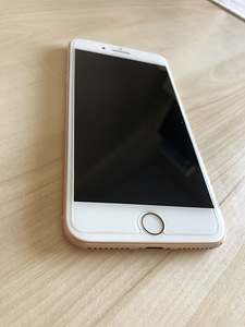 iPhone 8 плюс 64 ГБ (золотой) (4 фото из 6)