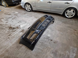 Передний бампер Porsche Panamera S 2009-2011, черный, оригин (3 фото из 6)