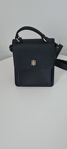 Tommy Hilfiger must väike seljakott (1 foto / 5)