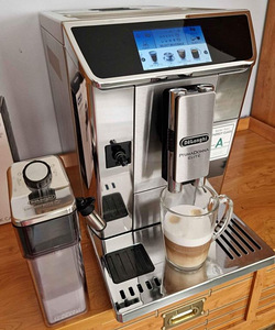 Полностью автоматическая кофемашина Delonghi Primadonna Elite