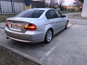 BMW 320d automat (2 foto / 5)