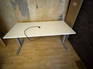 Elektriline Reguleeritava Kõrgusega Laud (1 foto / 3)