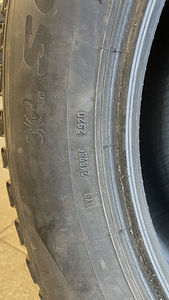 PIRELLI SCORPION ICE ZERO 2 255/55R20 110H XL STUDDED (6 foto / 7)