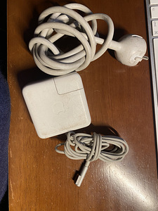 Apple MagSafe 1 Laadja (1 foto / 2)