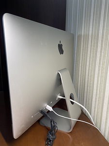 Apple iMac 2017, 21.5-inch Retina 4k (2 foto / 3)