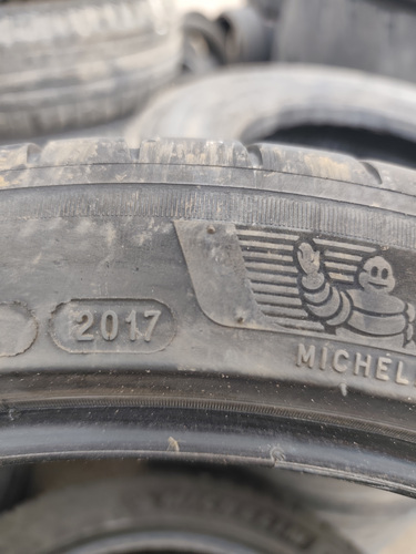 225/45 R19