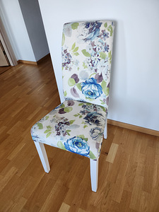 Kvaliteetsed puidust toolid lillemustriga (2 tk) (1 foto / 4)
