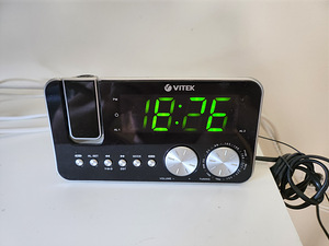 Vitek VT-3514 kellraadio projektoriga (FM/AM) (1 foto / 2)
