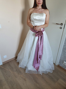 Uus pulmakleit, suurus 32 (2 foto / 2)