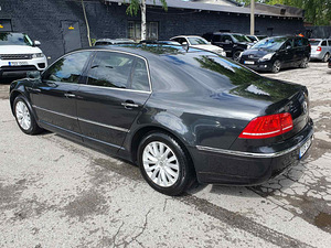 Volkswagen Phaeton (6 фото из 8)