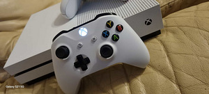 XBOX ONE S 1TB , 2 PULTI + 1MÄNG (7 foto / 7)