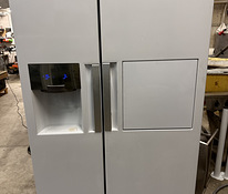 Двусторонний холодильник/морозильник Samsung с льдогенератор