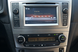 Toyota Avensis 2,0 diesel 91kW - 2014 (9 foto / 13)
