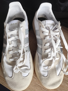 Кроссовки Adidas (4 фото из 5)