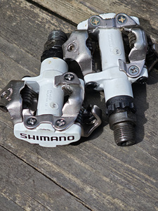 Kontaktpedaalid Shimano (42). Scotti rattakingad (5 foto / 5)