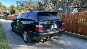 BMW 325i (4 foto / 4)
