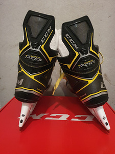 Продам коньки CCM Super Tacks 9380. (5 фото из 9)