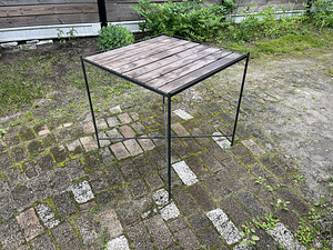 Suur metallist raamil puidust tasapinnaga alus (2 foto / 2)