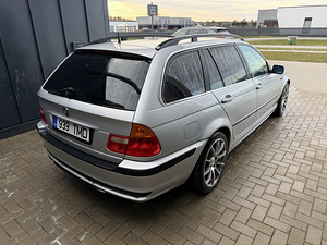 BMW 330i 170kw manu (4 foto / 8)