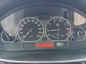 BMW 330i 170kw manu (8 foto / 8)