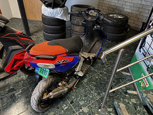 Aprilia sr 50R (3 foto / 4)
