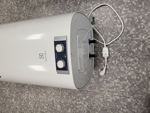 Soojaveeboiler / Boiler ELECTROLUX Formax 100 (2 foto / 3)