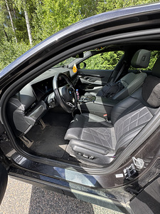 BMW 520 M-Sportpaket Pro/ ICONIC Glow 2.0 140kW/10kW (5 foto / 8)
