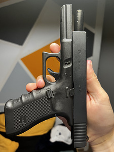 WE Glock 17 (Страйкбол) (3 фото из 3)