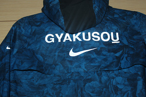 Nikelab x Undercover Gyakusou Running Jacket Nike (4 foto / 10)