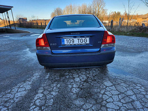 Volvo s60 (7 foto / 8)