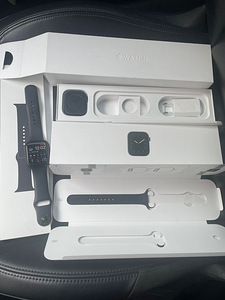 Apple Watch 5 44mm SpaceGrey (1 foto / 1)