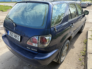 LEXUS RX varuosadeks (4 foto / 4)