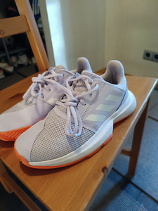 Tennisejalanõud Adidas S35 (1 foto / 7)