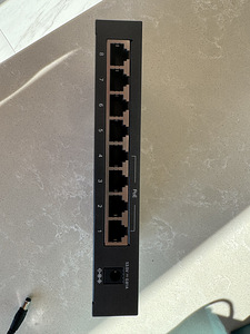 Tp-Link TL-SF1008LP (2 фото из 3)