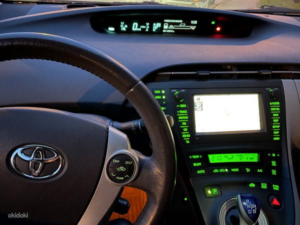 Toyota Prius Premium (фото #3)