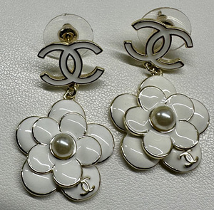 Серьги Chanel, как новые, оригинал (1 фото из 3)