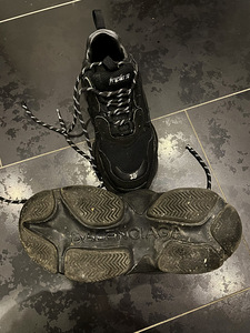 Balenciaga (2 foto / 3)