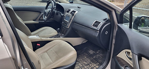 Toyota Avensis 2014, автомат. (5 фото из 9)