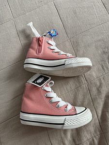 Детские кеды (2 фото из 5)