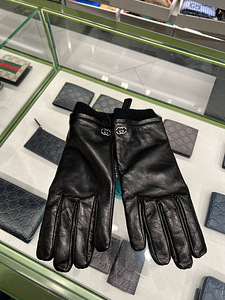 Новые перчатки Gucci