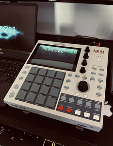 Akai MPC One retro edition (1 foto / 2)