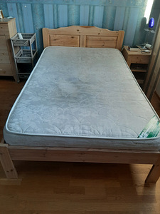 Продам кровать (1 фото из 2)