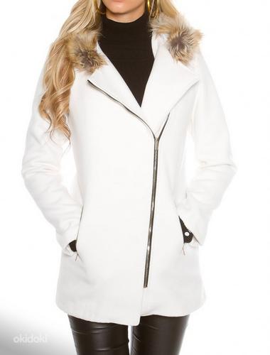 Белое зимнее пальто (фото #1)