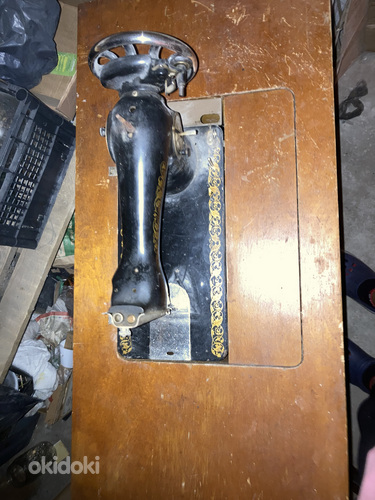 Vana jalaga õmblusmasin/ lauaga (foto #2)