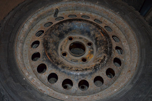 4 ratast 185/65 r15 naastrehvidega opelile (4 foto / 5)