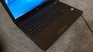 Asus X52J i3 6gb ram SSD (2 foto / 4)