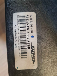 Автомобильный сабвуфер BOSE (2 фото из 2)
