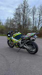 Suzuki GSX-R 750 K1 (3 фото из 7)