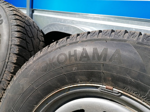 Зимние шины 245/70 R16 + диски 5x114,3 (4 фото из 5)